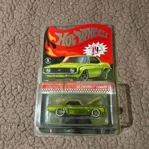 HOT WHEELS RED LINE CLUB EXCLUSIVE ‘69 CHEVROLET CAMARO SS